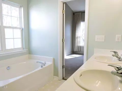 Bath - 8 Weeping Beech Way, Durham, NC 27713 photo 3 of 4