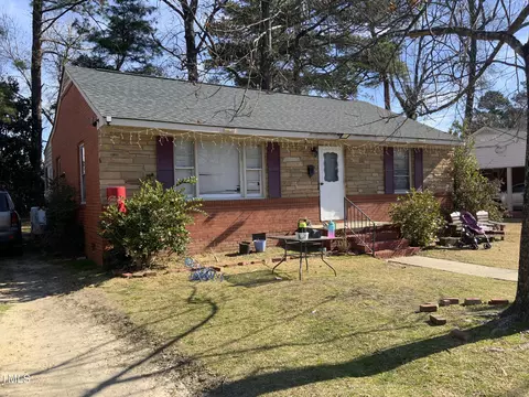 1218 W Pearsall St, Dunn, NC 28334