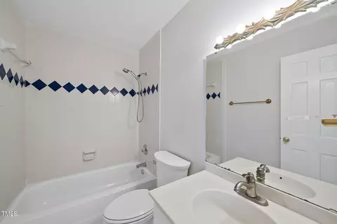 Bath - 2004 Beecham Cir, Raleigh, NC 27607 photo 4 of 5