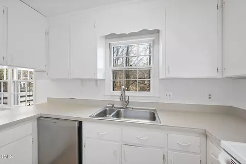 Kitchen - 2004 Beecham Cir, Raleigh, NC 27607 photo 3 of 4