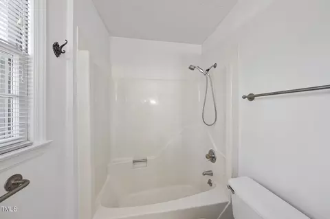 Bath - 2004 Beecham Cir, Raleigh, NC 27607 photo 3 of 5