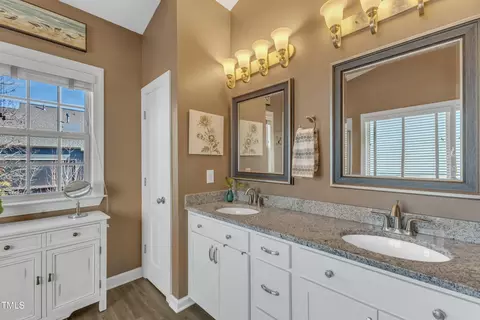 Bath - 637 Copper Beech Ln, Wake Forest, NC 27587 photo 2 of 6