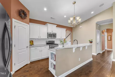 Kitchen - 637 Copper Beech Ln, Wake Forest, NC 27587 photo 6 of 7