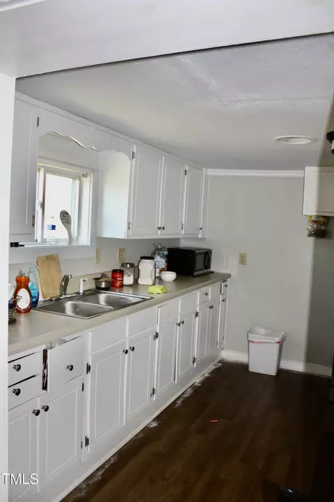 Kitchen - 1960 Brogden Rd, Smithfield, NC 27577 photo 2 of 2