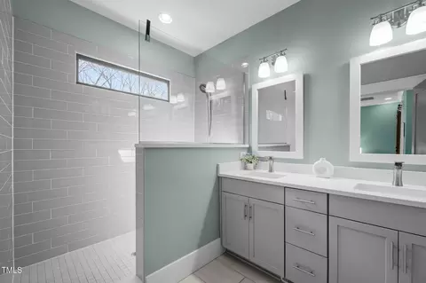Bath - 608 Dowd St, Durham, NC 27701 photo 1 of 2