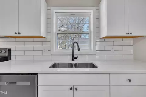 Kitchen - 210 Circle Dr, Smithfield, NC 27577 photo 3 of 4
