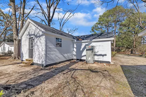 Exterior - 210 Circle Dr, Smithfield, NC 27577 photo 7 of 8