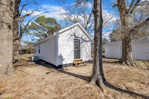 Exterior - 210 Circle Dr, Smithfield, NC 27577 photo 4 of 8