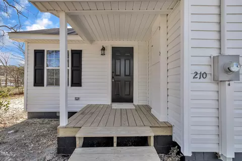 Exterior - 210 Circle Dr, Smithfield, NC 27577 photo 3 of 8