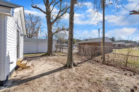 Exterior - 210 Circle Dr, Smithfield, NC 27577 photo 5 of 8