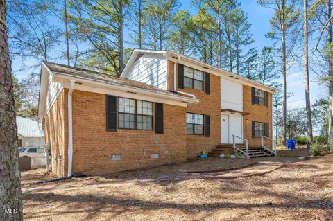 100 Forsyth Dr, Chapel Hill, NC 27517