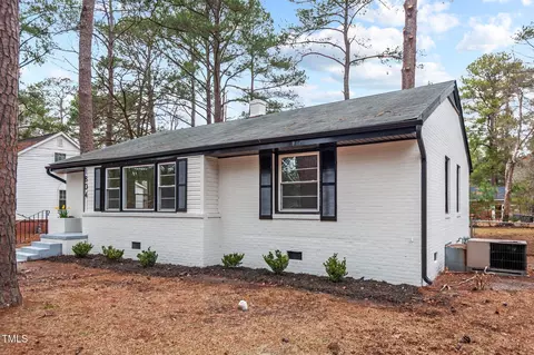 1804 Beverly Rd, Rocky Mount, NC 27801