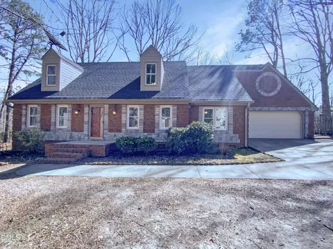 204 Colonial Dr, Clayton, NC 27527