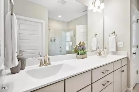Bath - 2515 Maplemere Ct, Durham, NC 27703 photo 2 of 4