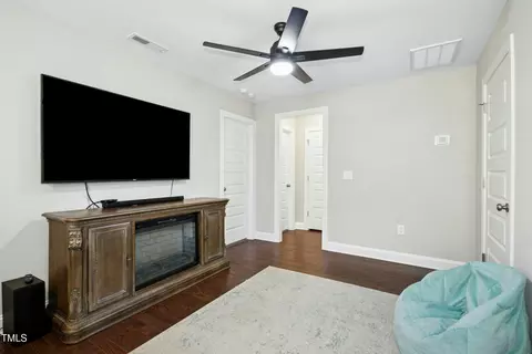 Entry Way - 2515 Maplemere Ct, Durham, NC 27703 photo 2 of 2