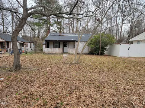 28 W Edgerton St, Smithfield, NC 27577