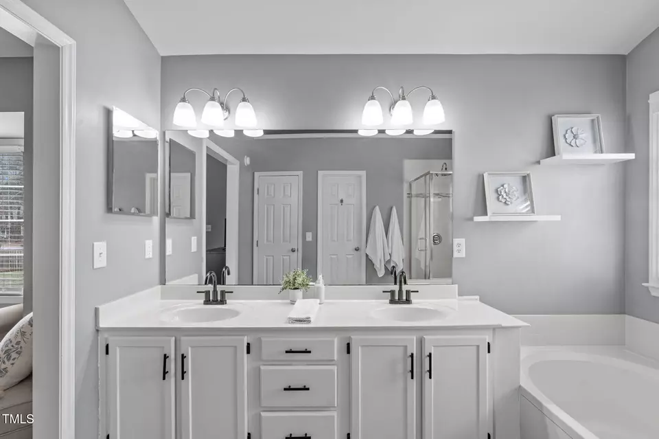 Bath - 11228 N Radner Way, Raleigh, NC 27613 photo 2 of 3