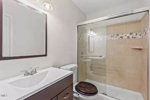 Bath - 7 Harrigan Ct, Durham, NC 27705 photo 1 of 2