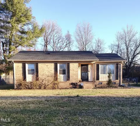 3123 Shallowford Dr, Greensboro, NC 27406