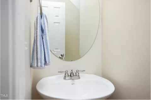 Bath - 1155 Willowgrass Ln, Wake Forest, NC 27587 photo 3 of 4