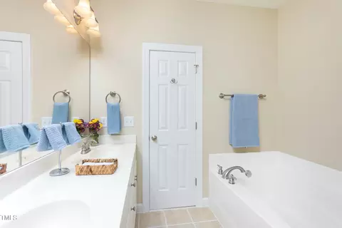 Bath - 1155 Willowgrass Ln, Wake Forest, NC 27587 photo 2 of 4