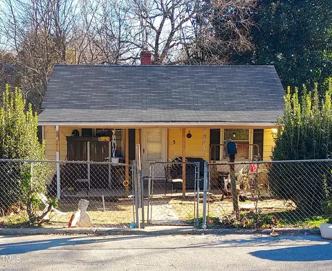 5 Circle Dr, Reidsville, NC 27320