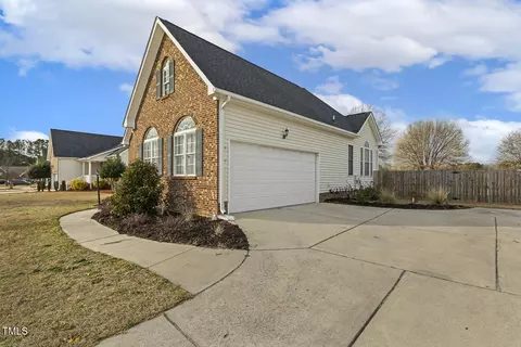 124 Dango Cir, Angier, NC 27501 photo 4