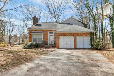 201 N Knightsbridge Rd, Cary, NC 27513