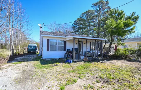 407 Iris Bryant Rd, Dunn, NC 28334