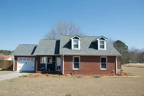 1530 Calabash Dr, Parkton, NC 28371