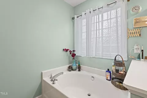 Bath - 512 Tryst Ln, Wake Forest, NC 27587 photo 3 of 5