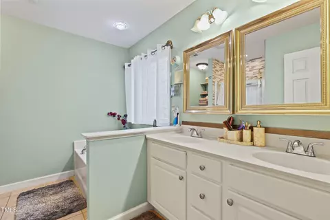 Bath - 512 Tryst Ln, Wake Forest, NC 27587 photo 2 of 5