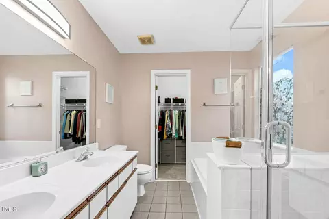 Bath - 7 Indian Head Ct, Durham, NC 27703 photo 2 of 3