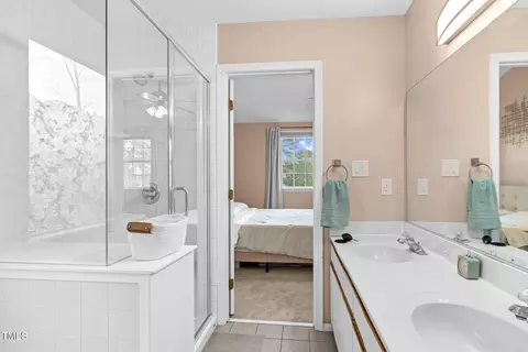 Bath - 7 Indian Head Ct, Durham, NC 27703 photo 3 of 3