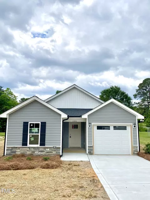 306 E Roseboro St, Roseboro, NC 28382