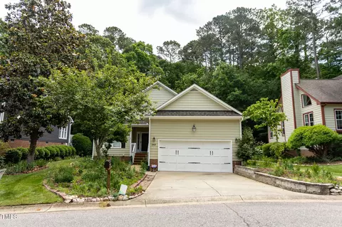 4909 Willow Tree Ln, Clayton, NC 27520
