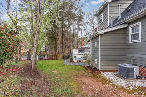 Exterior - 7017 Sandringham Ct, Raleigh, NC 27613 photo 7 of 9
