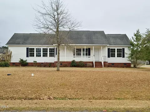 301 Steeplechase Dr, Washington, NC 27889