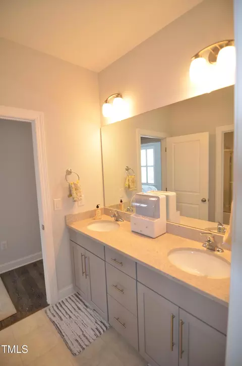 Bath - 311 Silverhawk Ln, Durham, NC 27703 photo 6 of 7