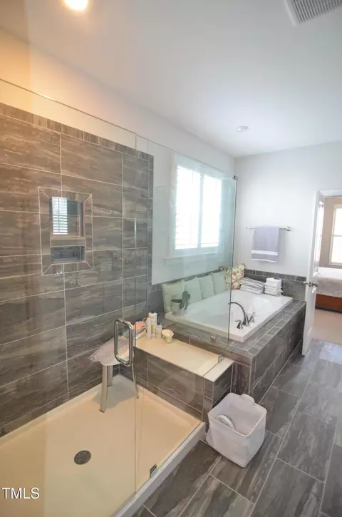 Bath - 311 Silverhawk Ln, Durham, NC 27703 photo 3 of 7
