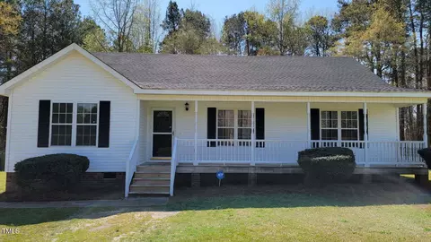 212 Davis Farm Dr, Selma, NC 27576