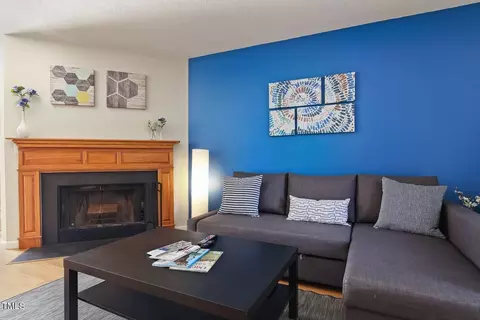 124 Friar Ln, Carrboro, NC 27510