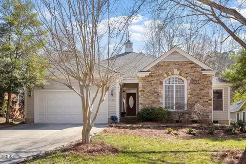 107 Helmsdale Dr, Chapel Hill, NC 27517