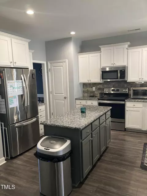 Kitchen - 433 Falling Brook Dr, Kenly, NC 27542 photo 2 of 4