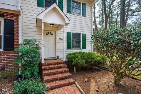 121 Westview Dr #106, Carrboro, NC 27510