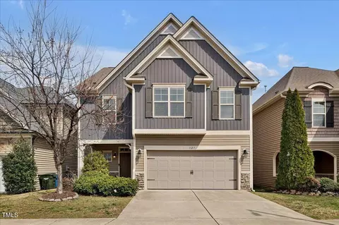 127 Station Dr, Morrisville, NC 27560