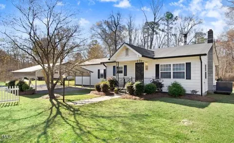 2246 Arrowhead Rd, Dunn, NC 28334 photo 2