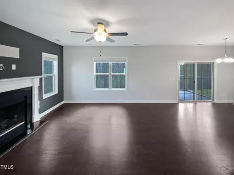 Living - 69 Azul Dr, Clayton, NC 27520 photo 2 of 4