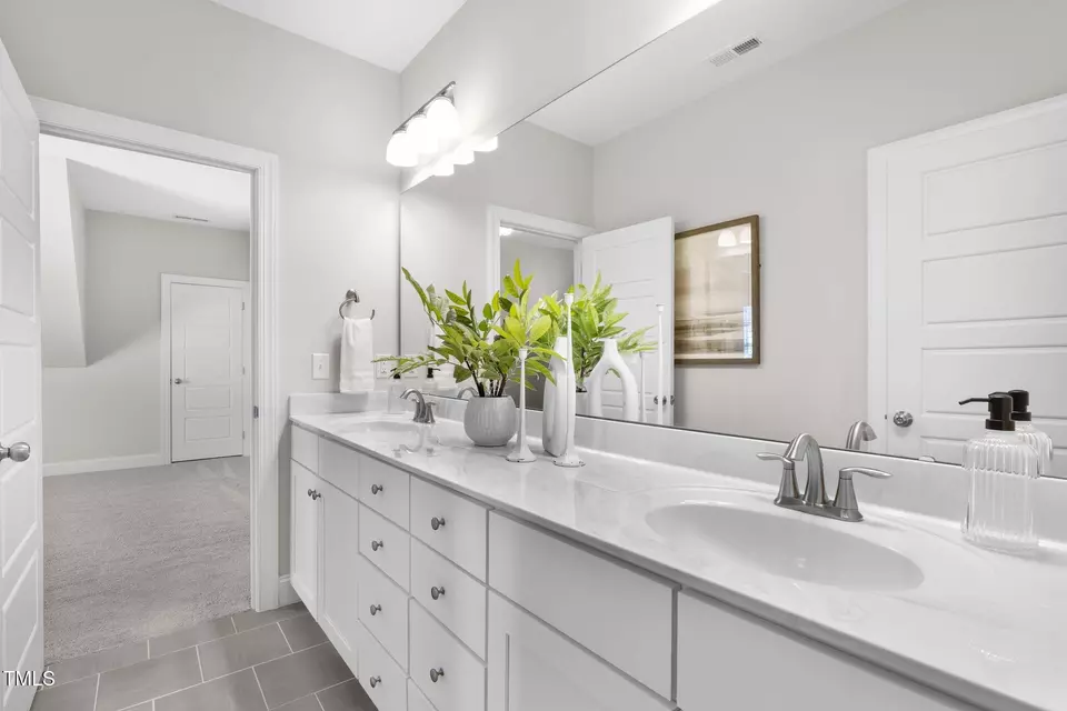 Bath - 1013 Manchaca Loop, Apex, NC 27539 photo 6 of 8
