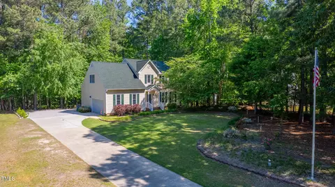 902 Loop Rd, Clayton, NC 27527